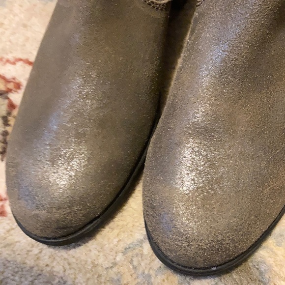 Clarks size 7 taupe boots - Picture 3 of 6